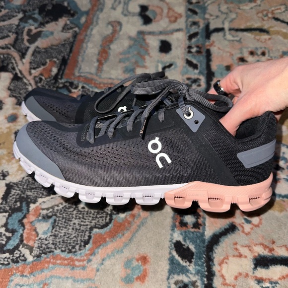 On Running Charcoal and Coral Athletic Shoes Cloudflow - Picture 1 of 6